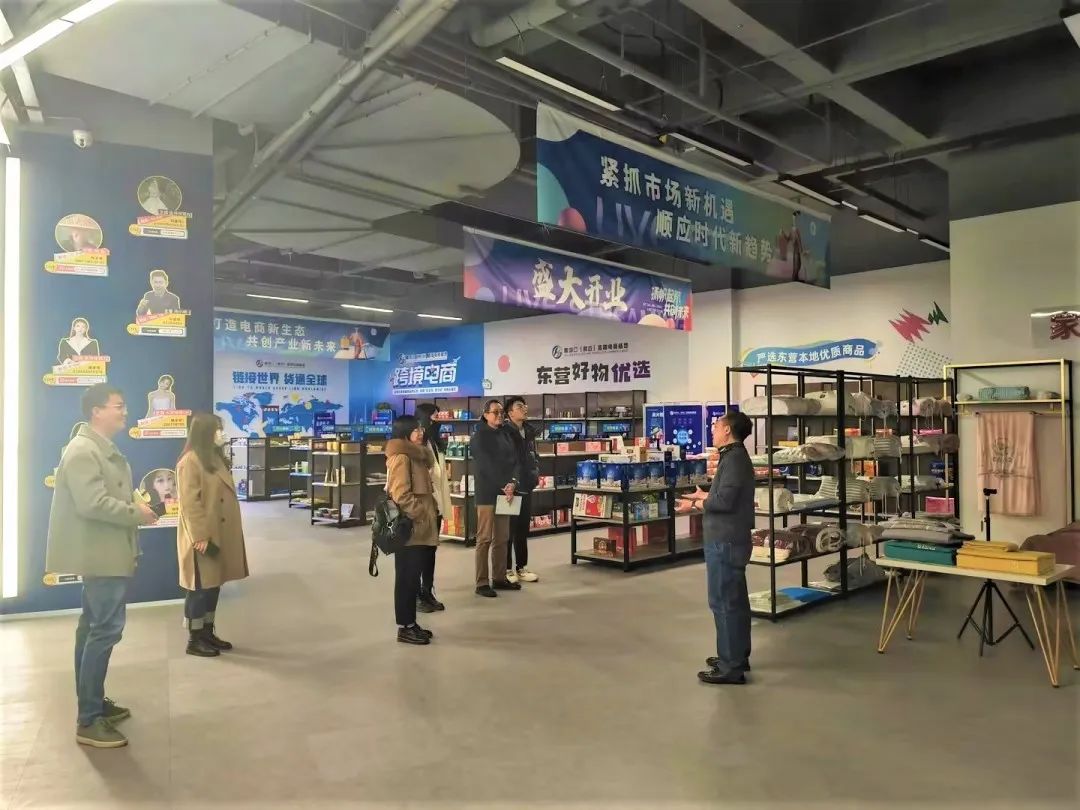 山東勝利學院酒店管理學院院長曾勇帶隊赴黃河口（易谷）直播電商基地進行合作交流