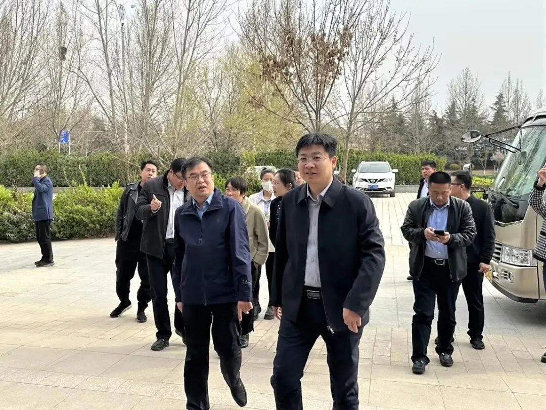 諸城市人民政府副市長王楷帶隊赴抖音電商珠寶玉石濰坊易谷運營中心參觀考察