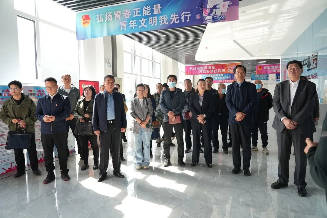 軍馬場集團黨委委員、副總經理李金鋒帶隊參觀考察易谷東營河口電商產業園