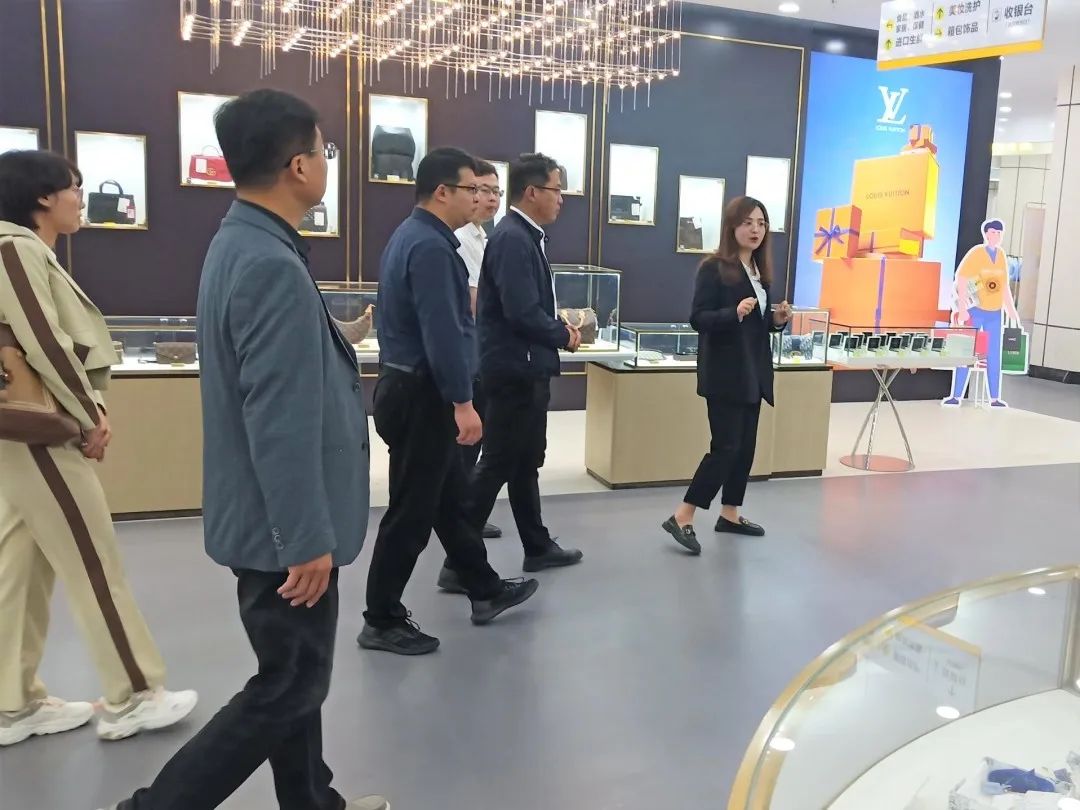 平陰縣黃河生態產業發展中心副主任郭磊、唐印帶隊赴山東易谷參觀考察