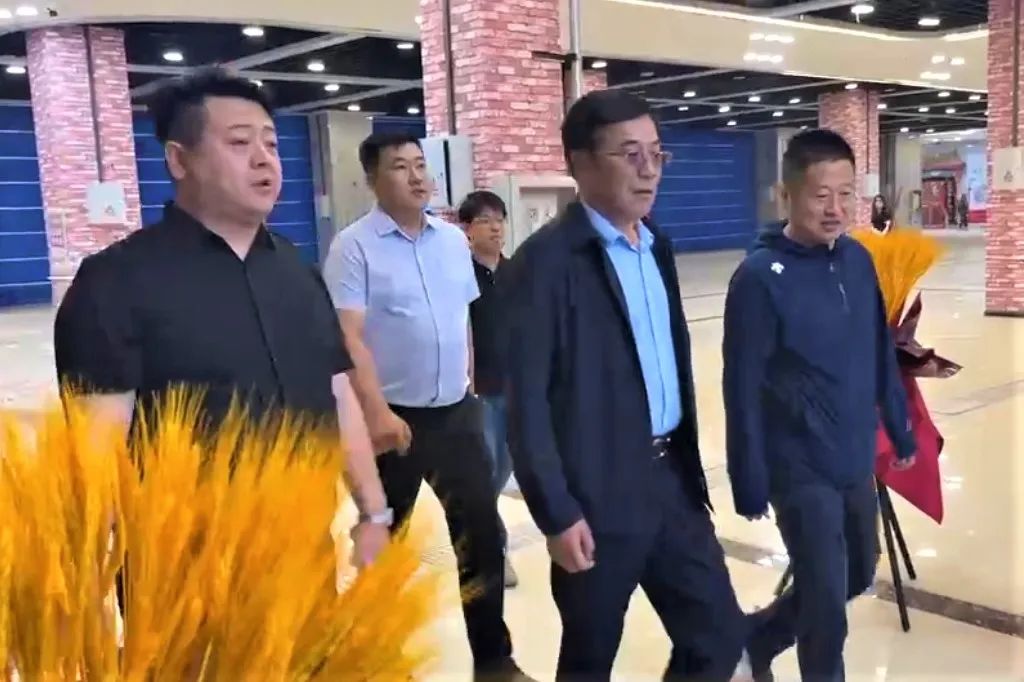 蘭華集團董事長、總裁管照軍一行赴遼寧耶直播（易谷）電商產業基地參觀指導