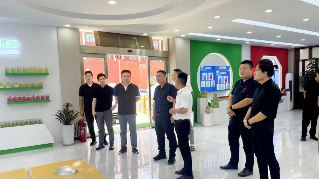 廣西省柳州市魚峰區人民政府副區長黃輝一行來臨沂考察電商產業園項目，共謀合作